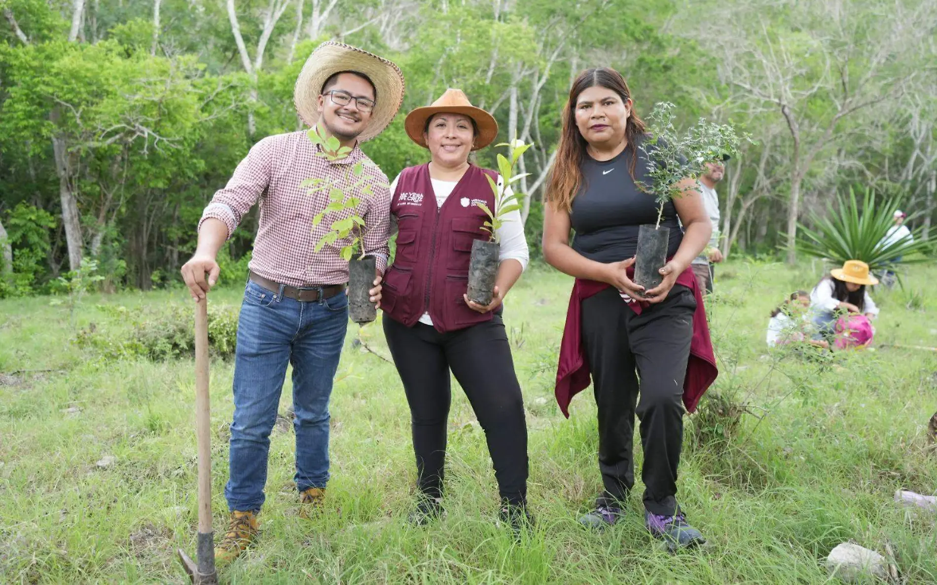 REFORESTACIÓN DÍA MEDIO AMBIENTE EZ-2